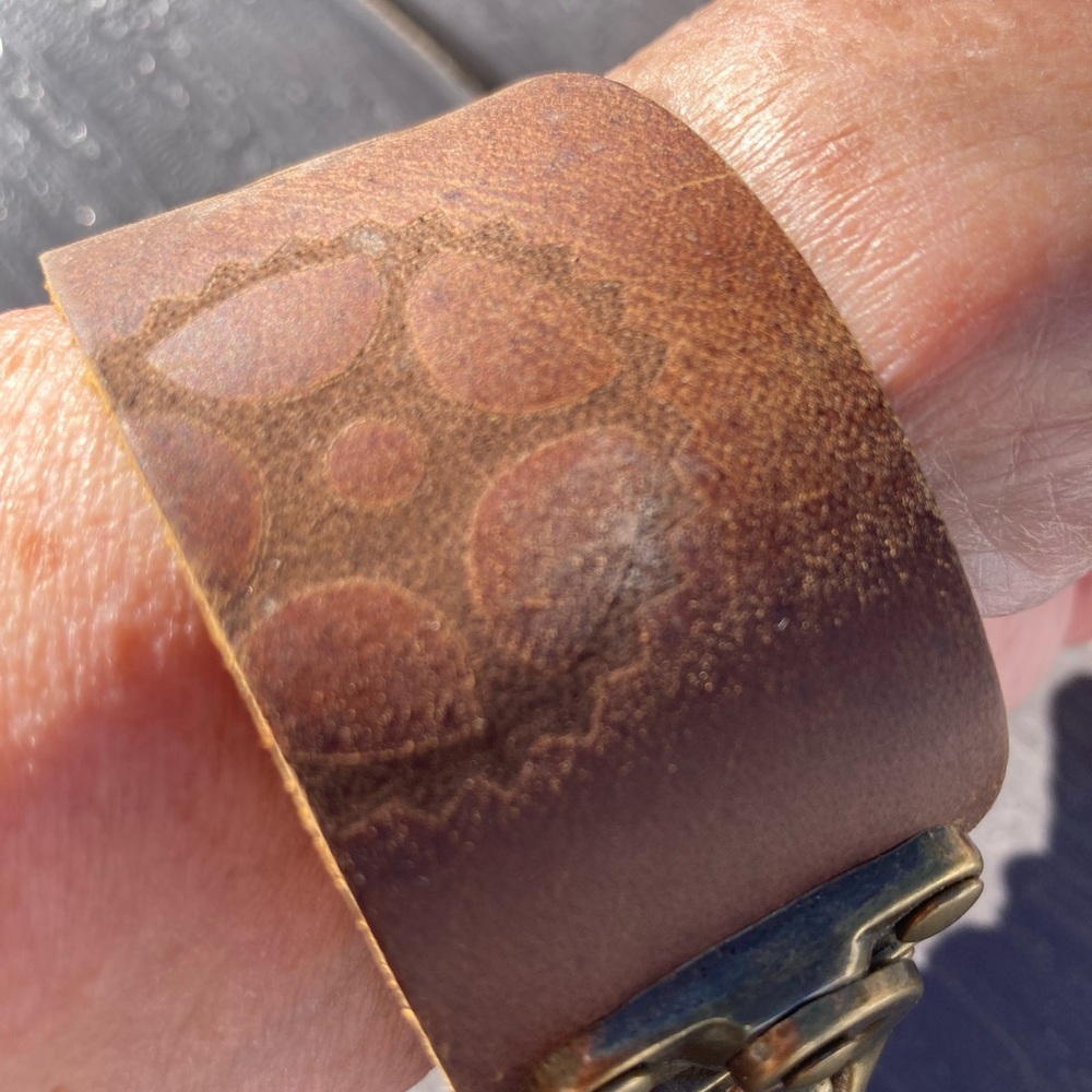 8” Leather Cuff Bracelet Imprinted Gears Brass Latch Hook - Picture 3 of 13